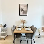 Liva Zentrum - 4 Mit Kueche Und Wlan - Naehe Hauptbahnhof - Ideal Fuer Familien & Monteure Apartment