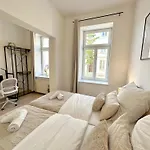 Liva Zentrum - 4 Mit Kueche Und Wlan - Naehe Hauptbahnhof - Ideal Fuer Familien & Monteure Apartment