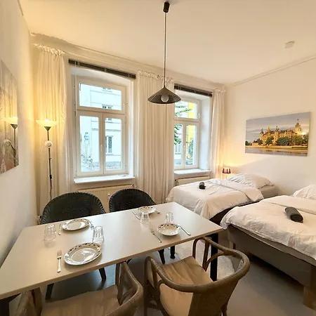 Liva Zentrum - 4 Mit Kueche Und Wlan - Naehe Hauptbahnhof - Ideal Fuer Familien & Monteure Appartement *