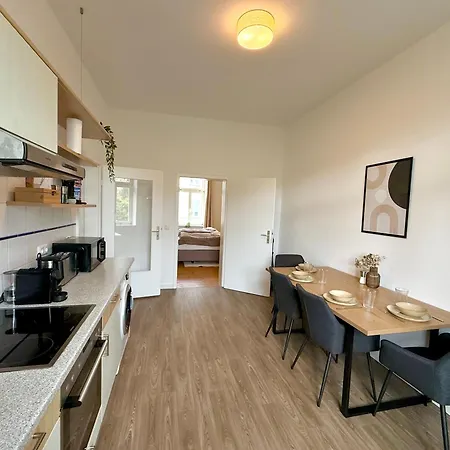 Liva Zentrum - 4 Mit Kueche Und Wlan - Naehe Hauptbahnhof - Ideal Fuer Familien & Monteure Apartment